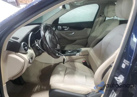 2015 Mercedes-Benz C 300 4Matic z USA, uszkodzony, nr VIN 55SWF4KB7FU059649